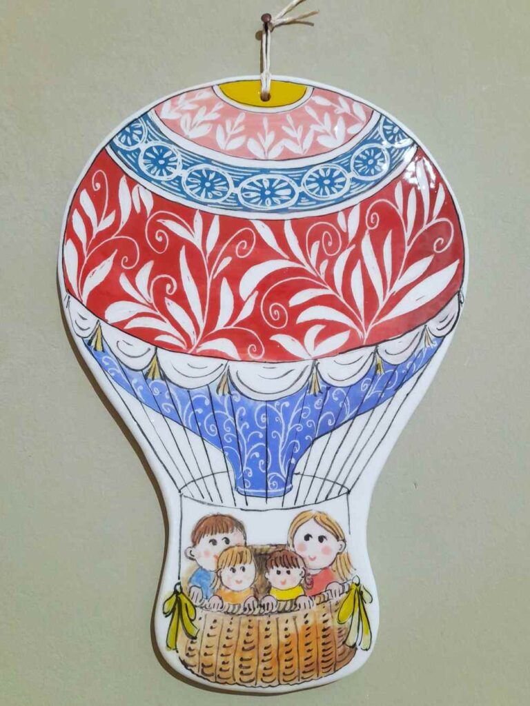 Mongolfiera famiglia, ceramica lavorata e dipinta a mano 20231027_114329